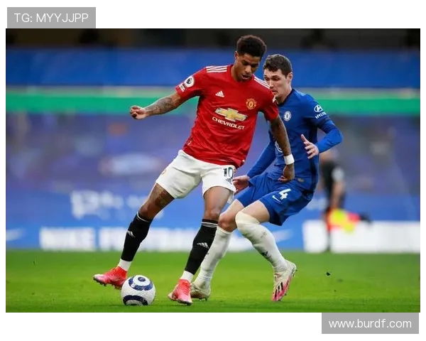 比塞克禁区内手球引发争议 裁判通过VAR判定点球结果